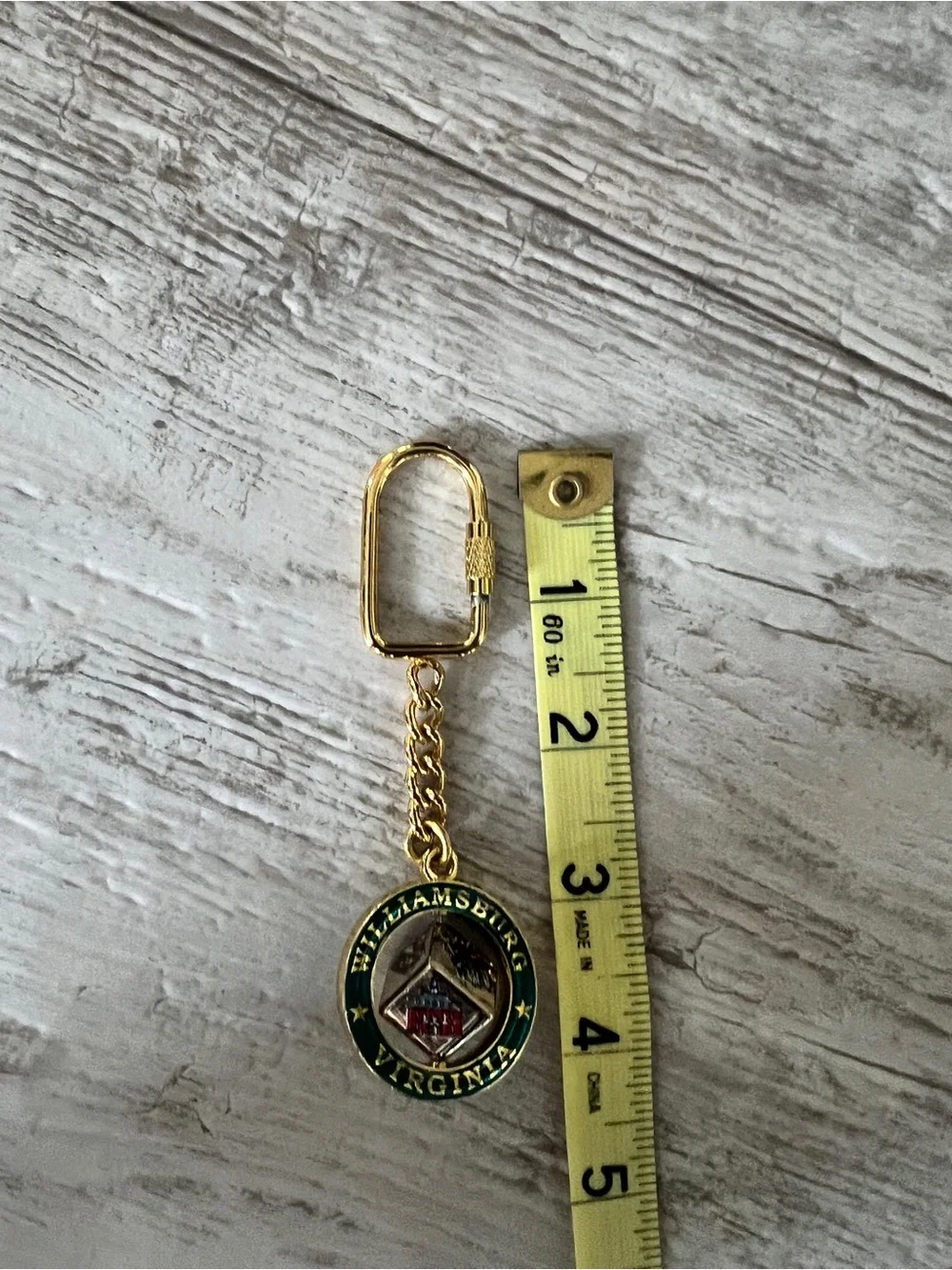 Williamsburg Virginia Vintage Gold-Tone Keychain with Medallion Spinner Souvenir